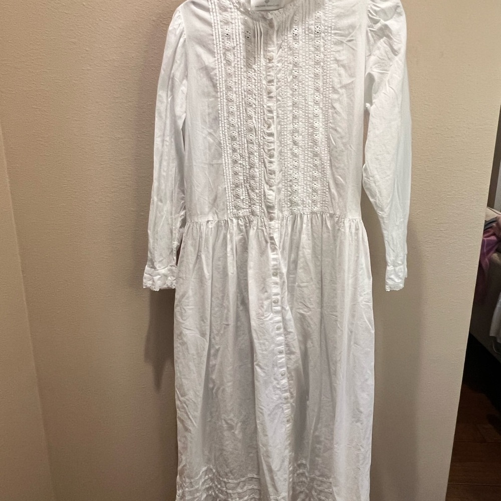 Eileen West. Queen Anne’s Lace. NWOT size M